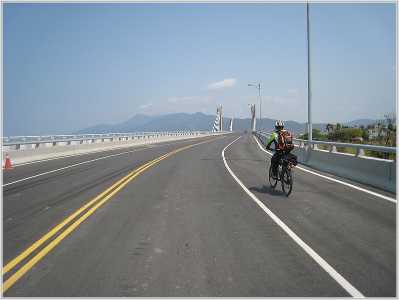 2014-03-15 11-24-56新建的龜山大橋.JPG